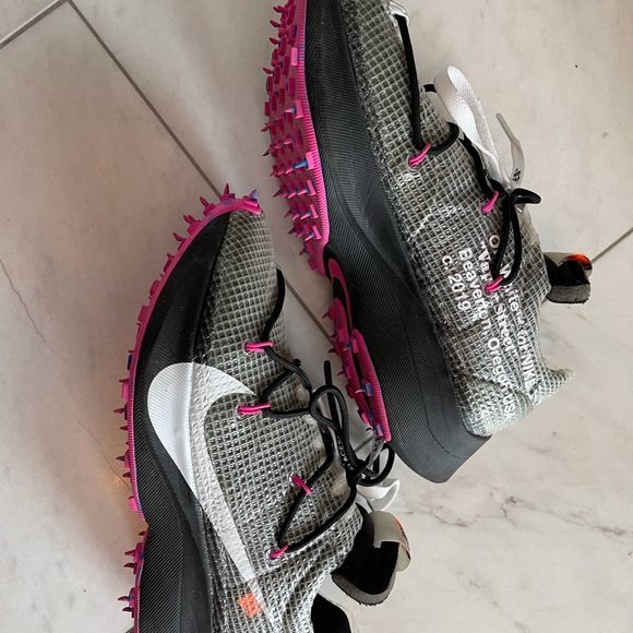 Sneakers - Picture 3 of 6